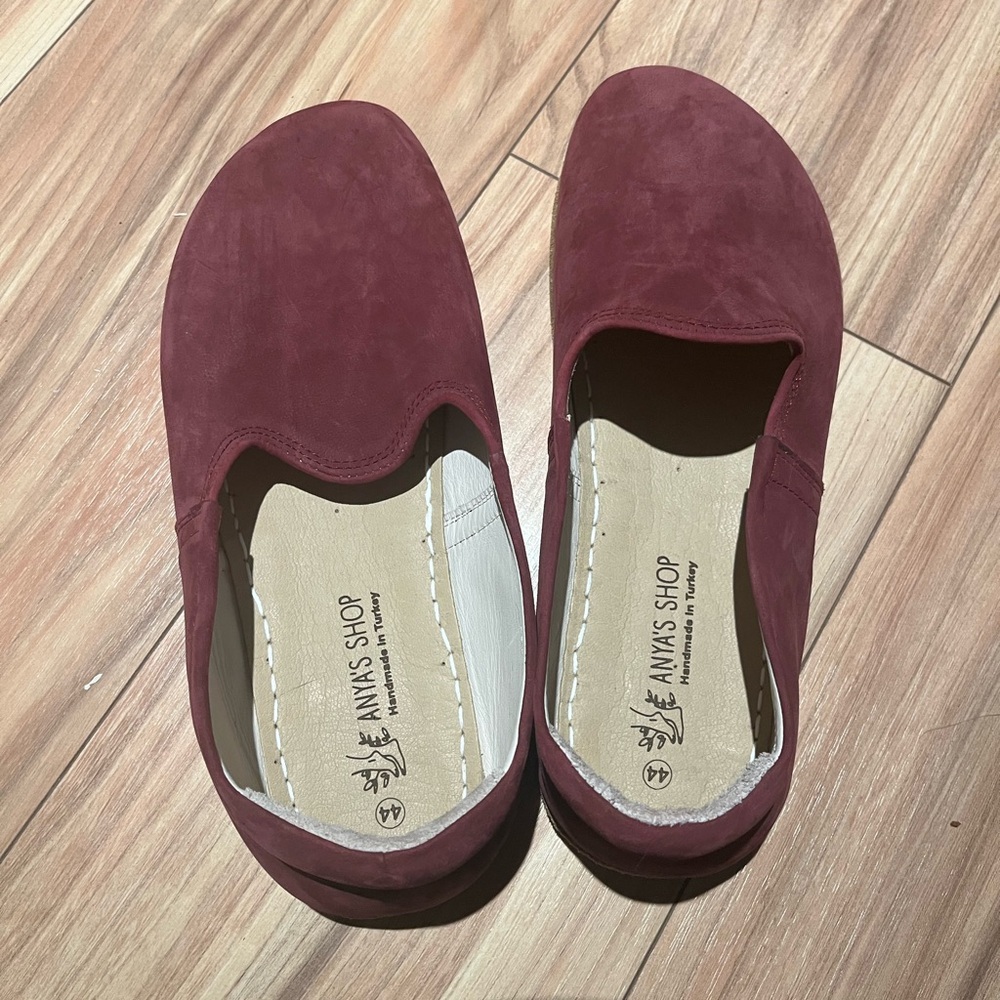 Women's Burgundy barefoot style loafers